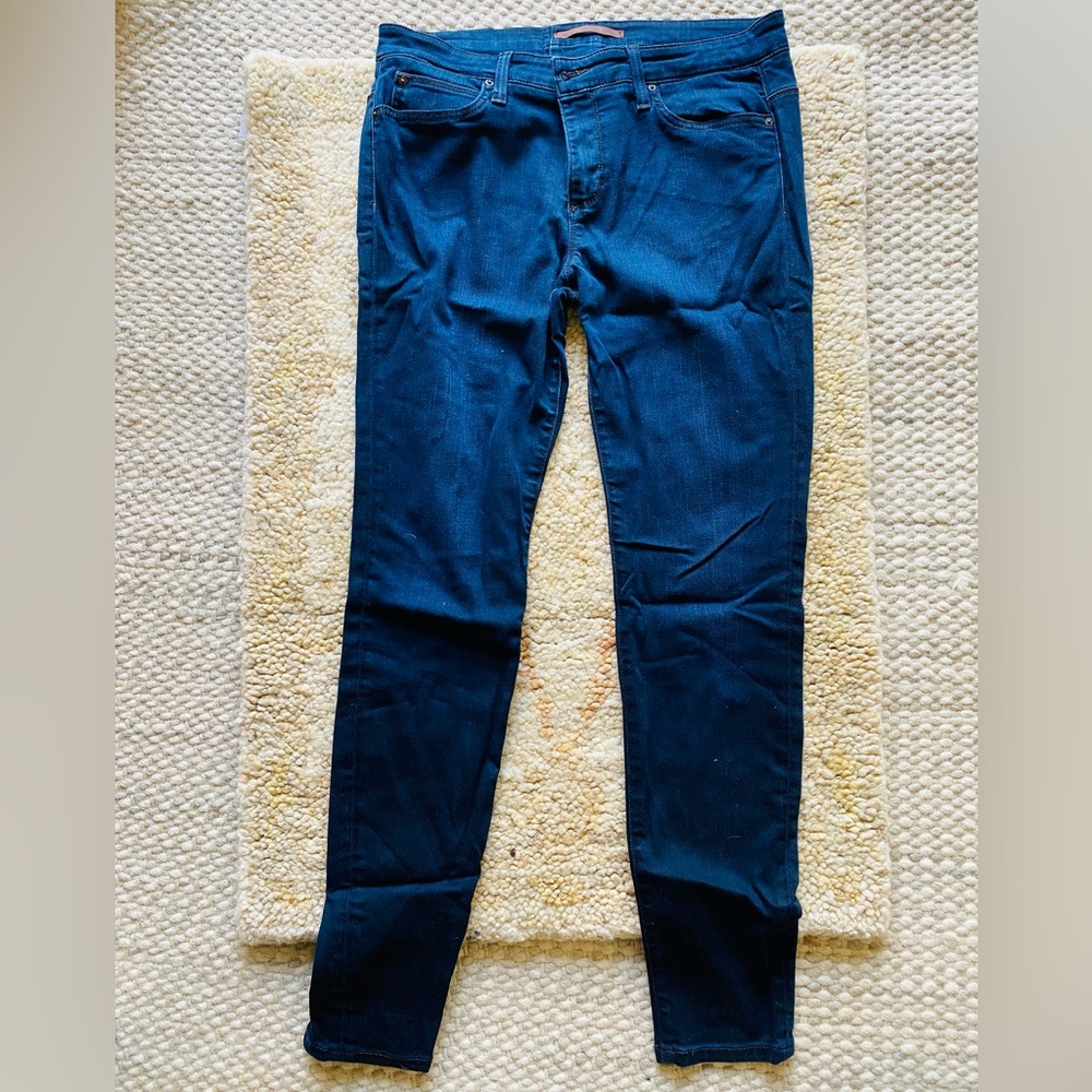 Joe’s the Icon Skinny- mid rise skinny in size 31 jeans